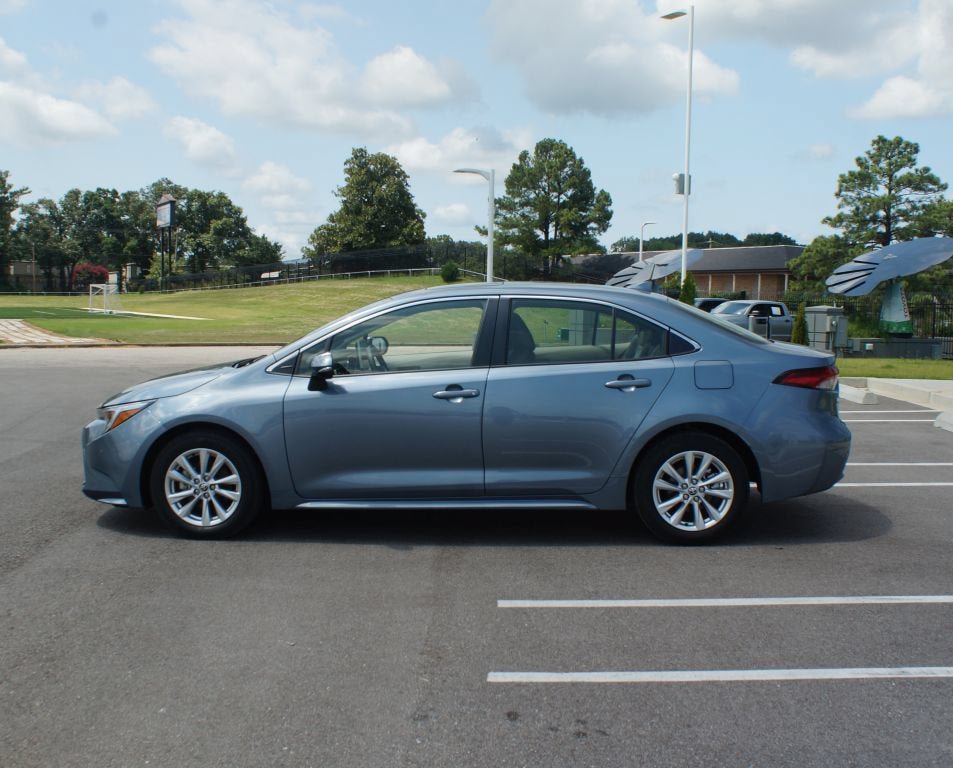 Used 2025 Toyota Corolla XLE FWD image 13
