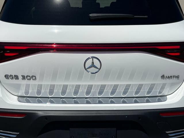 Used 2025 Mercedes-Benz EQB 300 4MATIC image 10