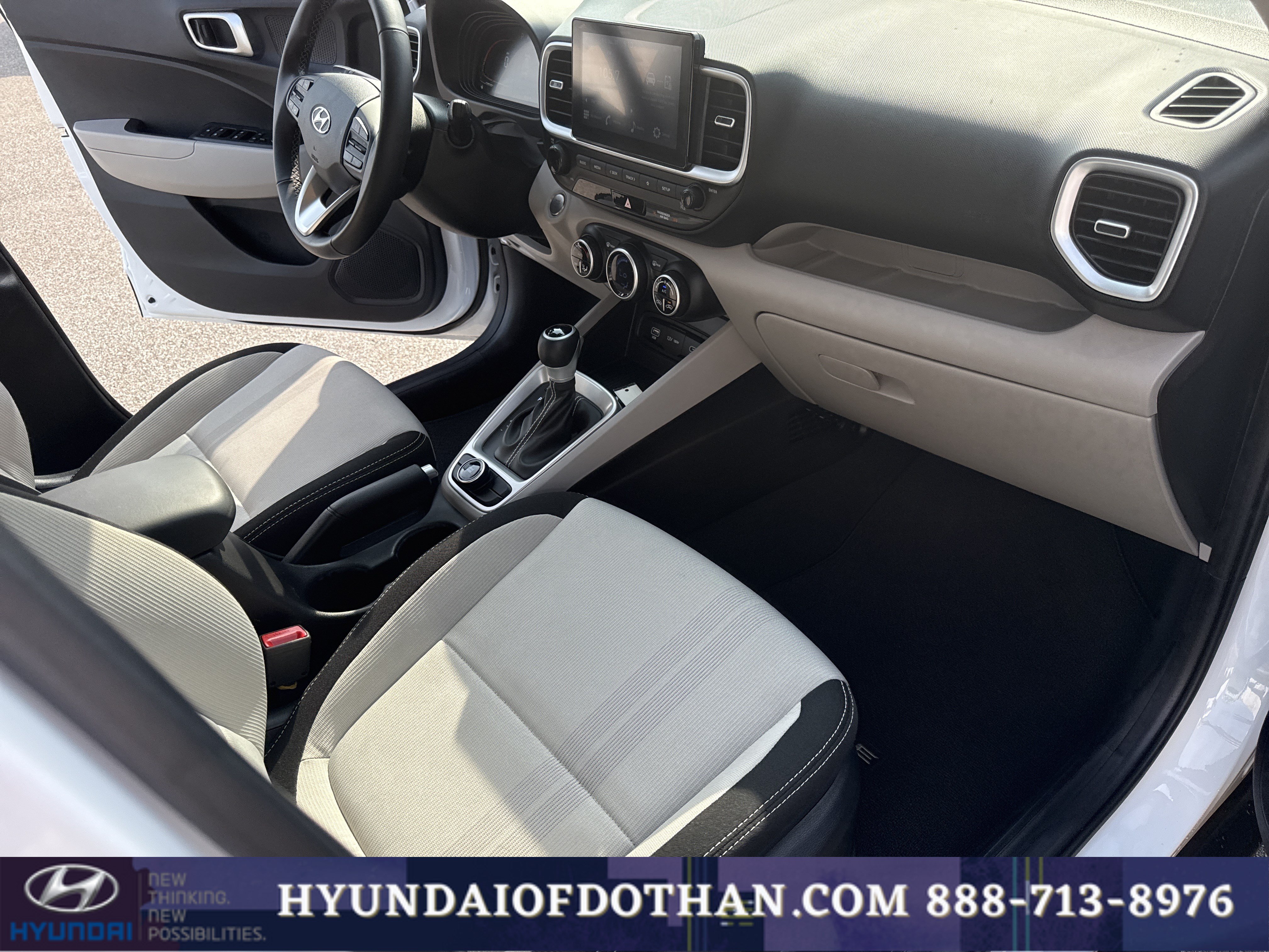 Certified 2025 Hyundai Venue SEL FWD image 17