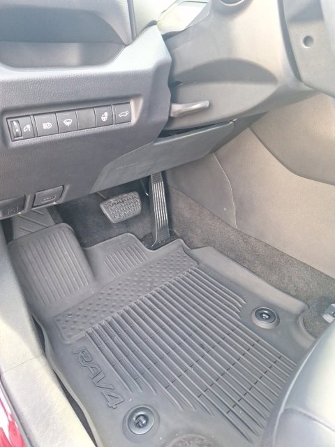 Used 2021 Toyota RAV4 XLE Premium image 15