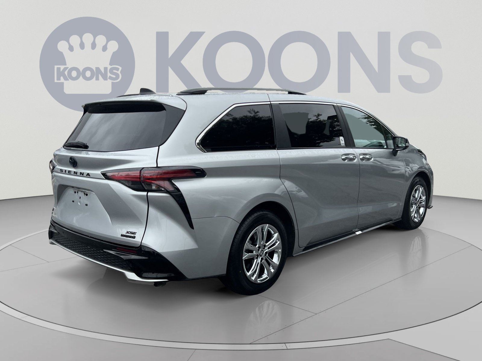 Used 2023 Toyota Sienna XSE AWD/4WD image 7