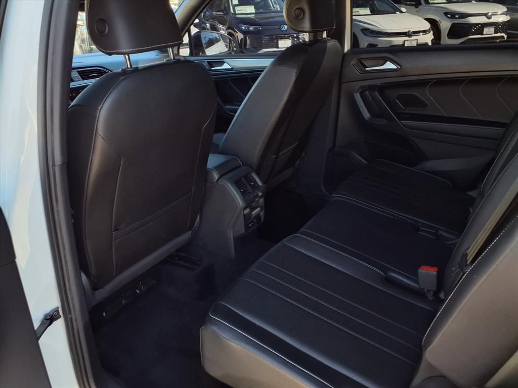 Used 2022 Volkswagen Tiguan SE R-Line image 18