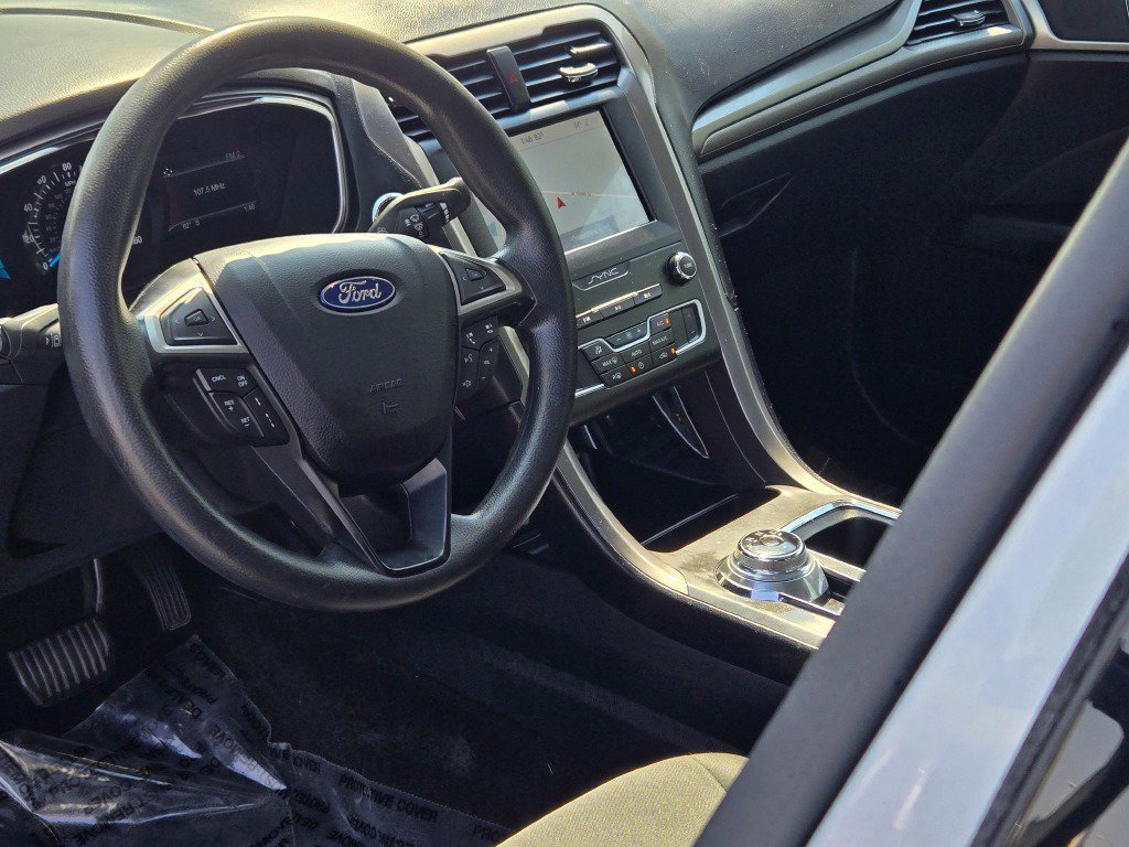 Used 2020 Ford Fusion SE image 19
