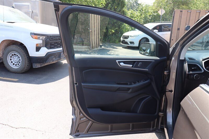 Used 2019 Ford Edge SEL w/ Equipment Group 201A AWD/4WD image 17