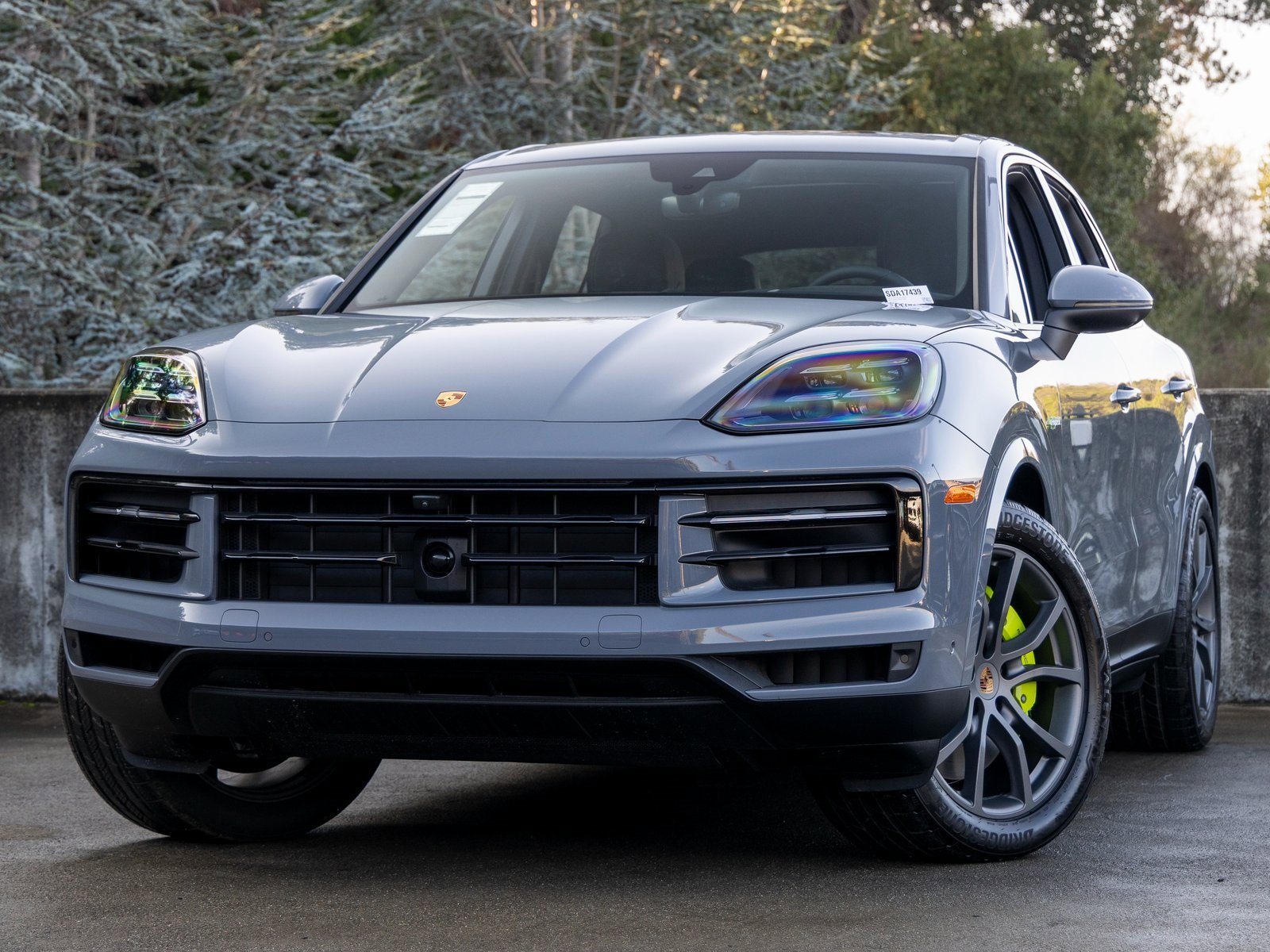 New 2025 Porsche Cayenne E-Hybrid image 1