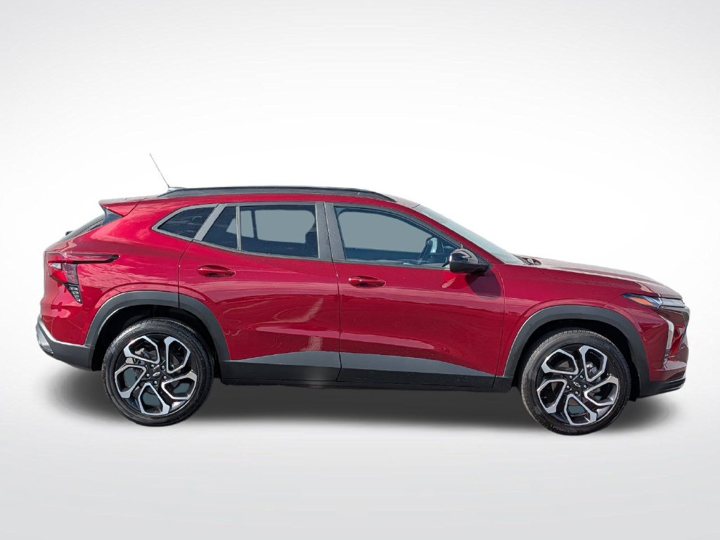 Used 2024 Chevrolet Trax RS w/ Driver Confidence Package FWD image 2