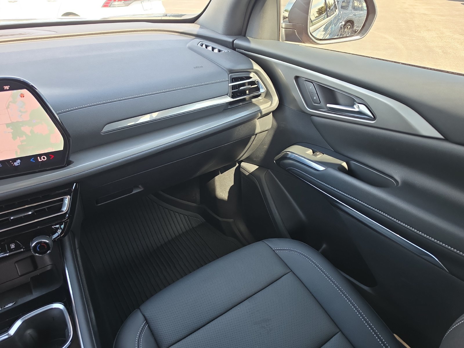 Used 2026 Chevrolet Traverse LT w/ Driver Confidence Package FWD image 12