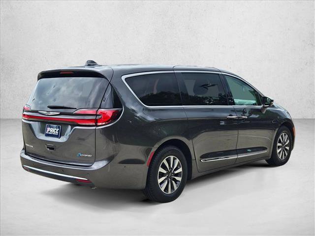 Used 2022 Chrysler Pacifica Limited w/ Uconnect Theater Family Group FWD image 5