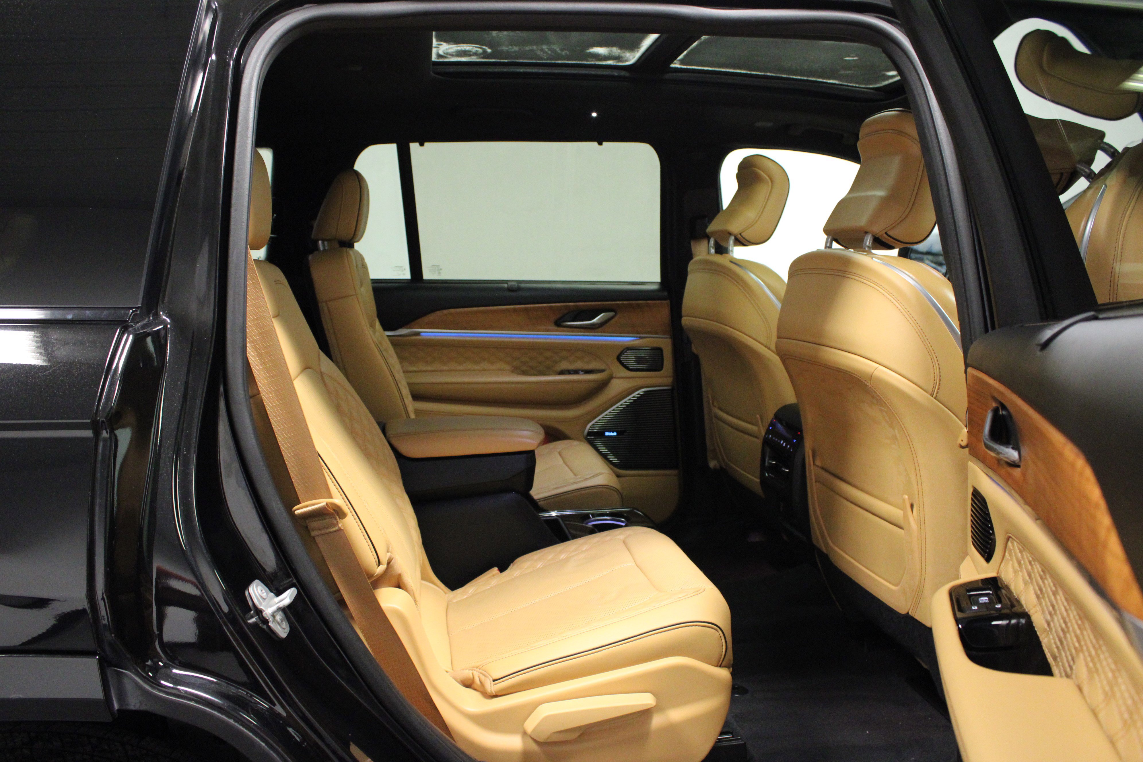 Used 2021 Jeep Grand Cherokee L Summit image 16