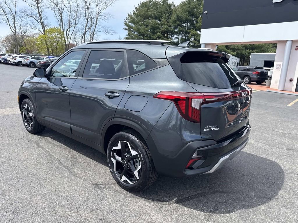 Used 2025 Kia Seltos S AWD/4WD image 3