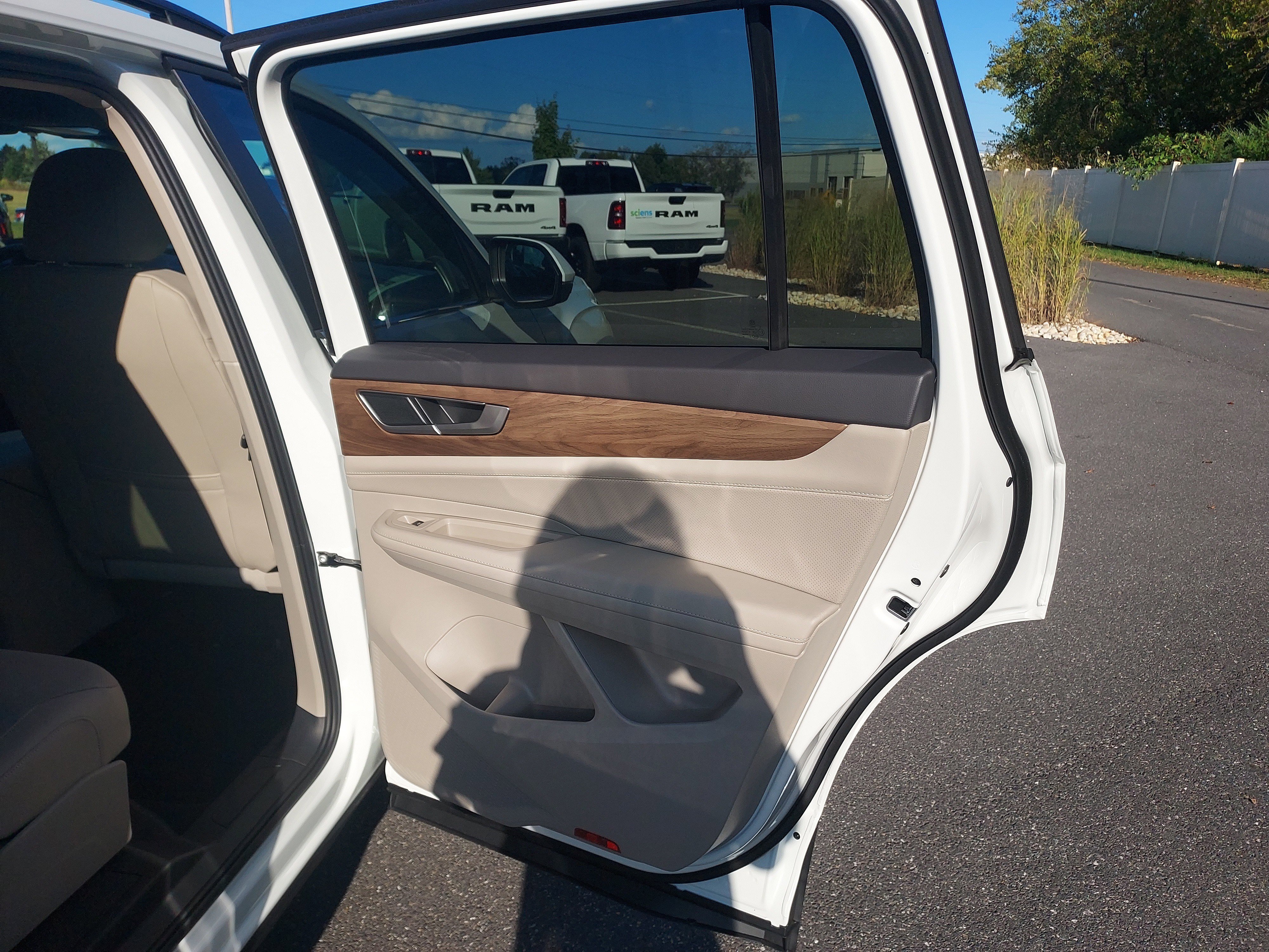 New 2026 Volkswagen Atlas SE image 21