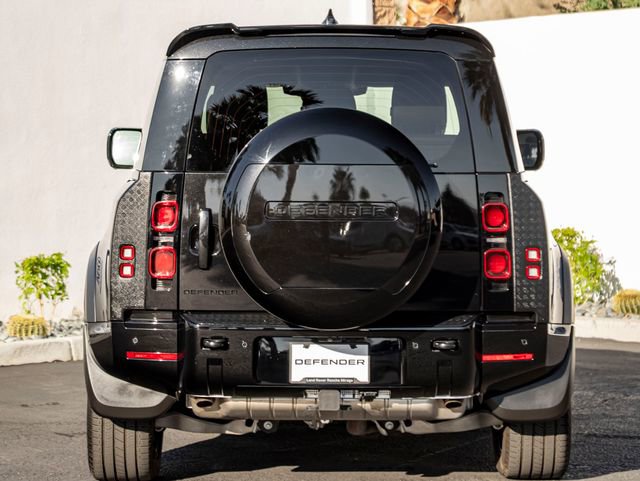 Used 2025 Land Rover Defender 90 X-Dynamic SE image 8