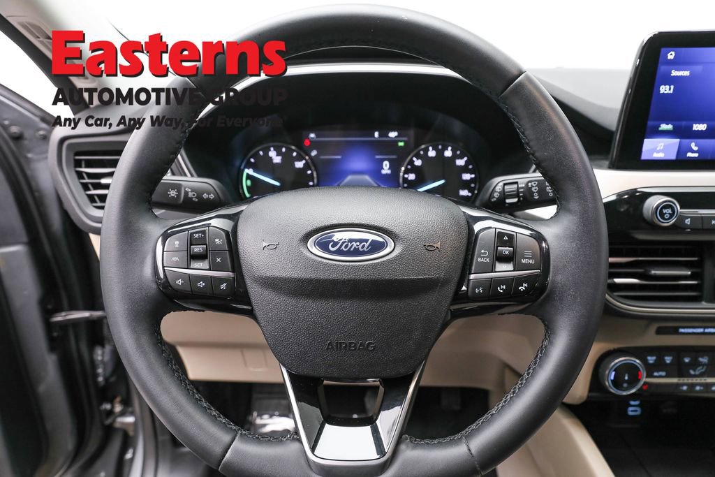 Used 2022 Ford Escape SE w/ Cold Weather Package image 10