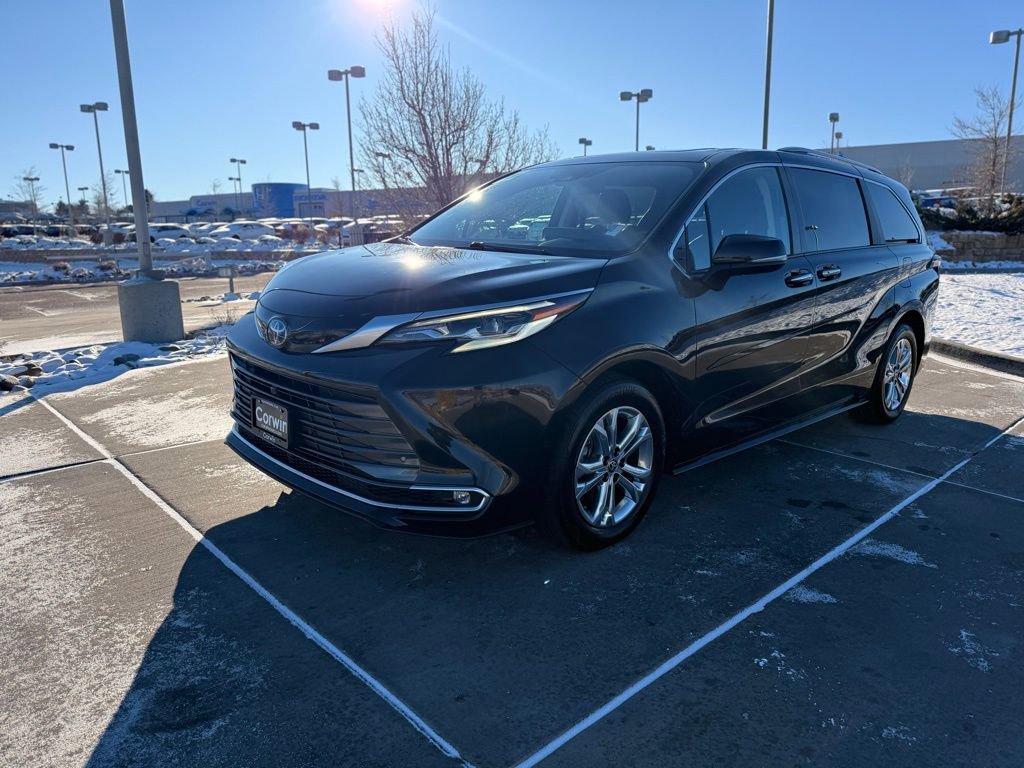 Used 2022 Toyota Sienna Platinum image 3