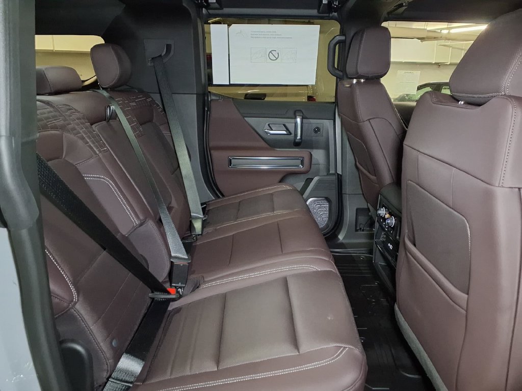 New 2026 GMC Hummer EV SUV w/ LPO, Dark Essentials Package AWD/4WD image 7