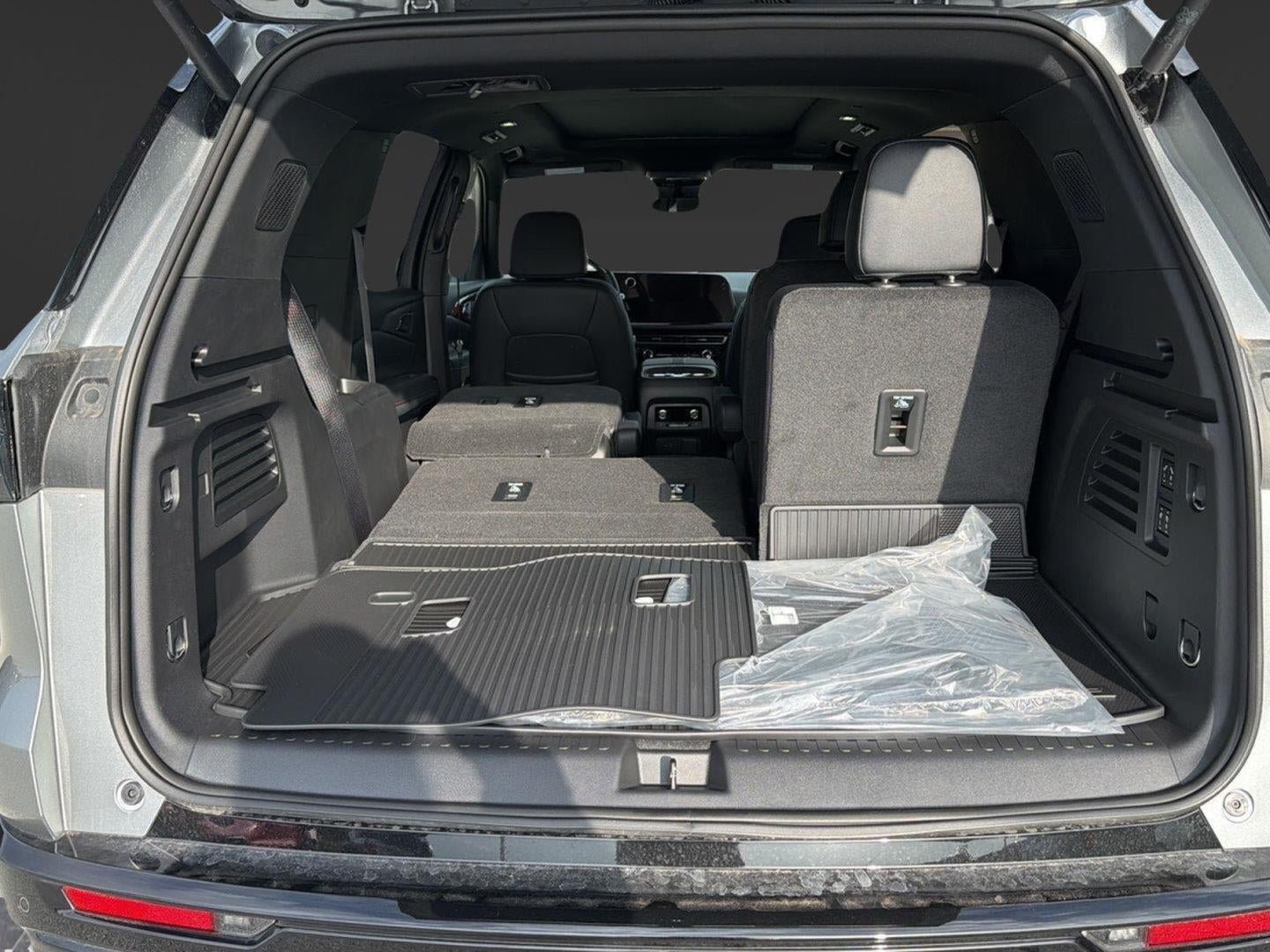 New 2026 Chevrolet Traverse RS w/ LPO, Floor Liner Package AWD/4WD image 14