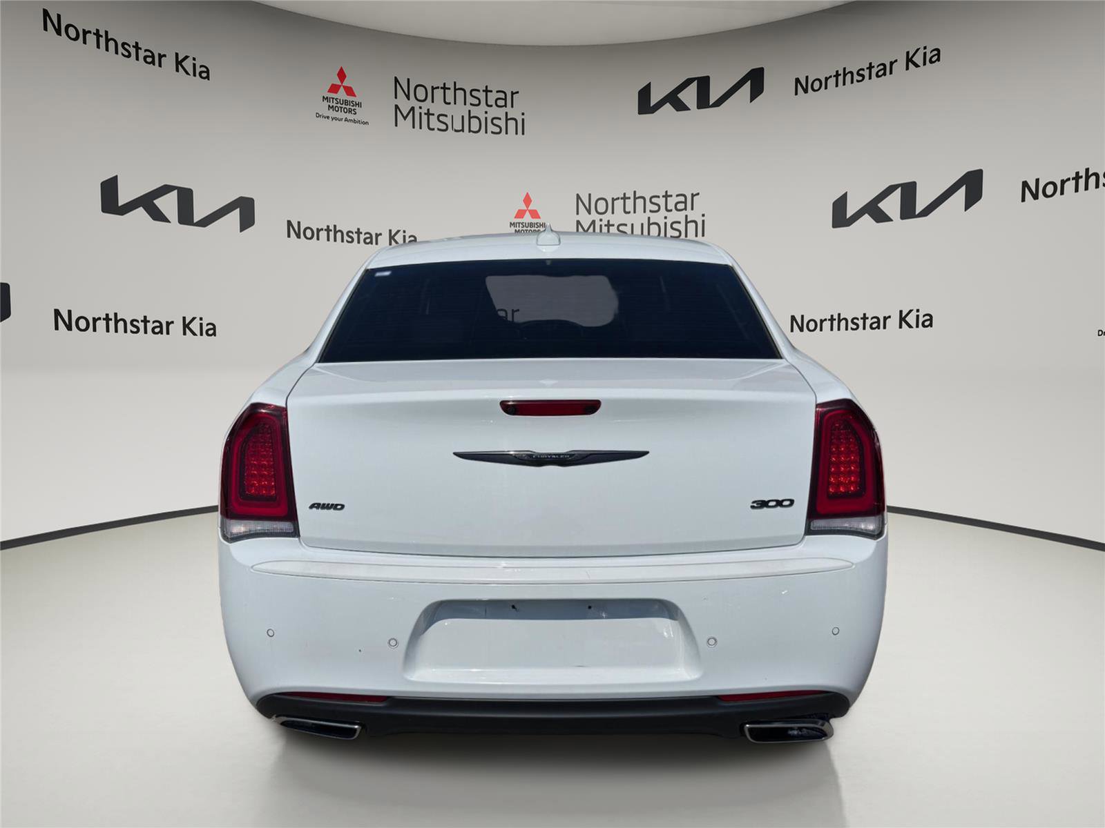 Used 2022 Chrysler 300 Touring L w/ Comfort Group image 3
