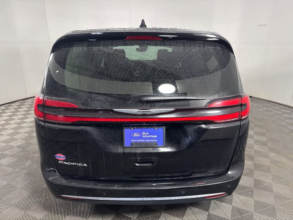 Used 2024 Chrysler Pacifica Touring-L image 8