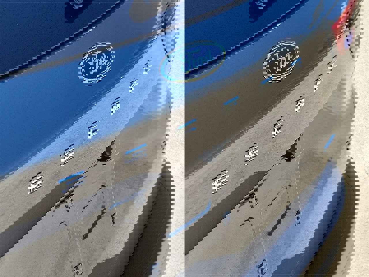 Used 2025 Ford Escape Base w/ Class II Trailer Tow Package image 6