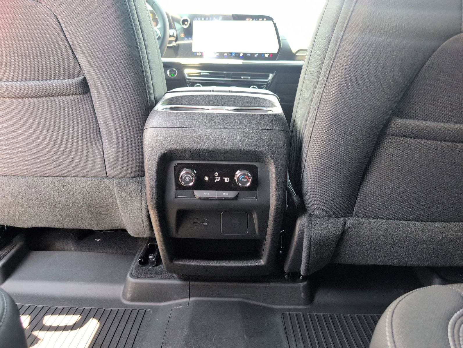 New 2026 Chevrolet Traverse LT w/ Sun and Wheel Package FWD image 30