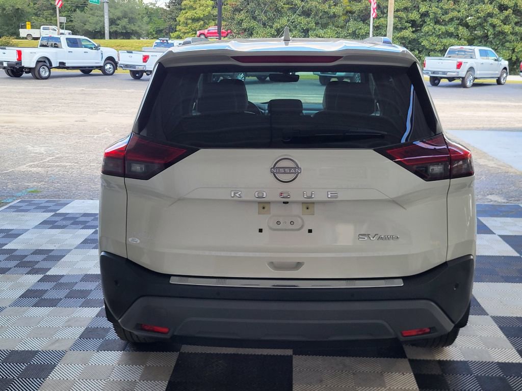 Used 2023 Nissan Rogue SV w/ SV Premium B Package image 3