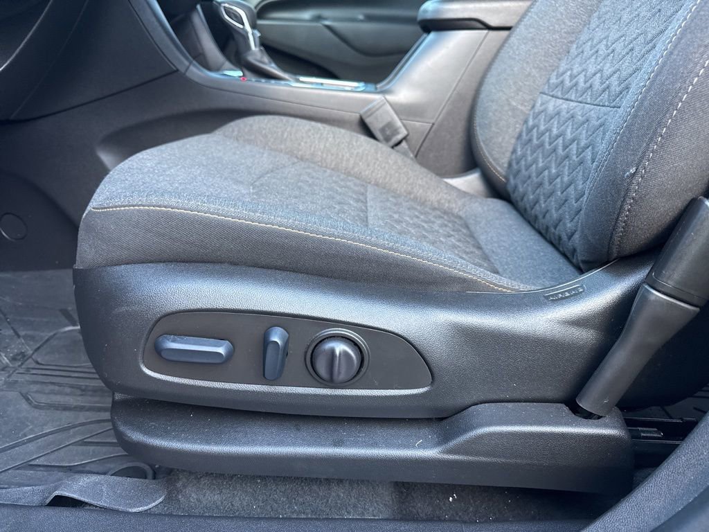 Used 2023 Chevrolet Equinox LT image 20