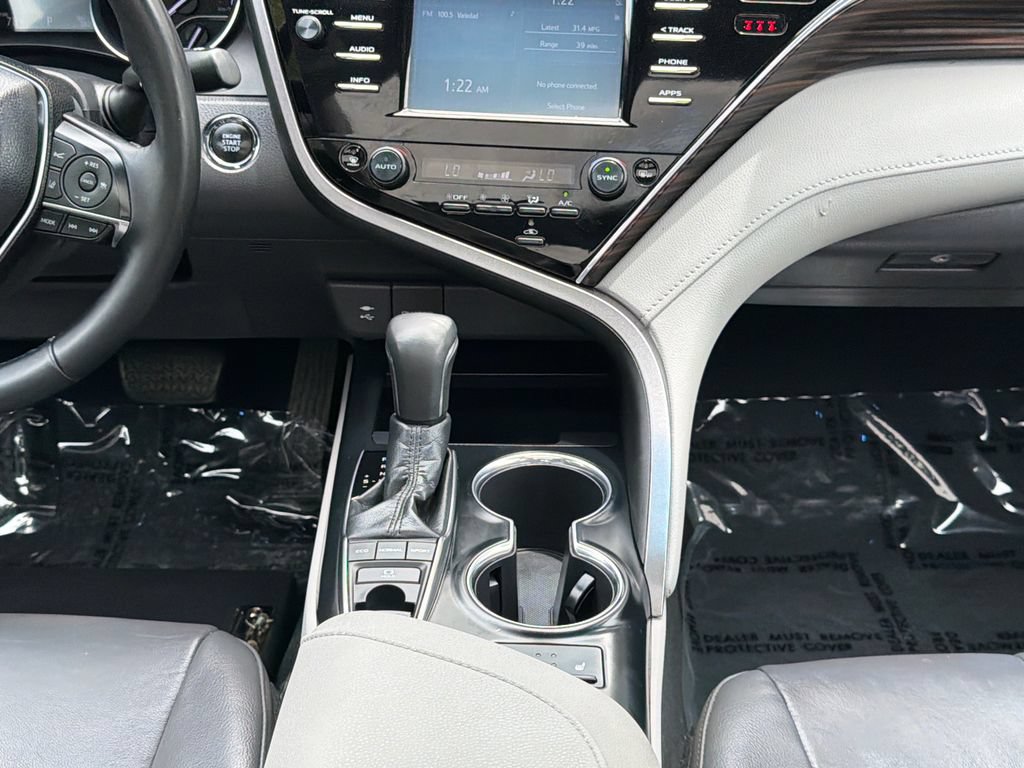 Used 2018 Toyota Camry XLE FWD image 16