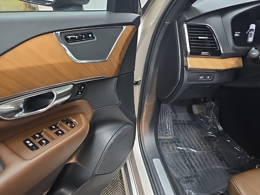 Used 2023 Volvo XC90 T8 Plus w/ Protection Package AWD/4WD image 29