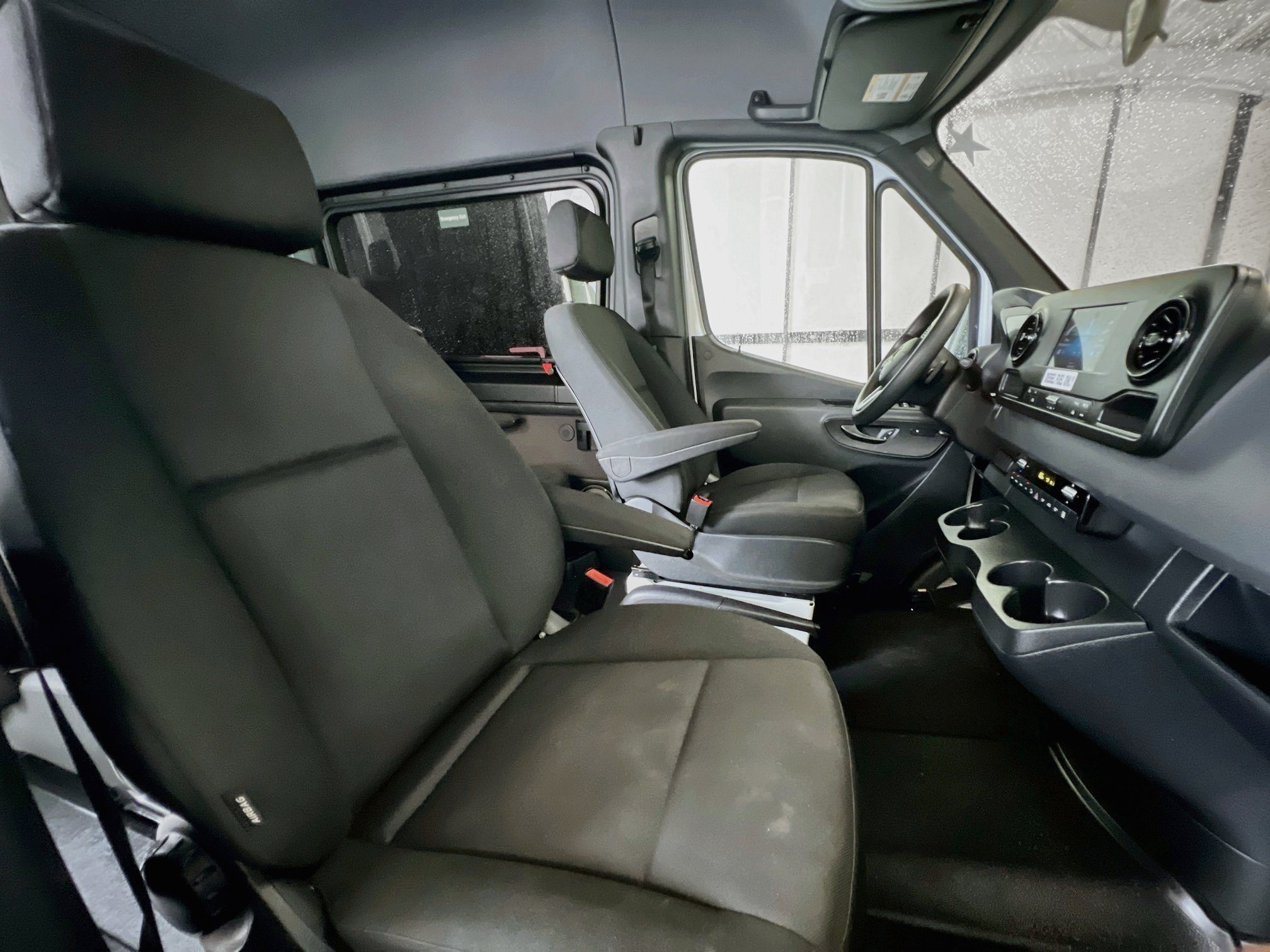 Used 2024 Mercedes-Benz Sprinter 2500 image 27