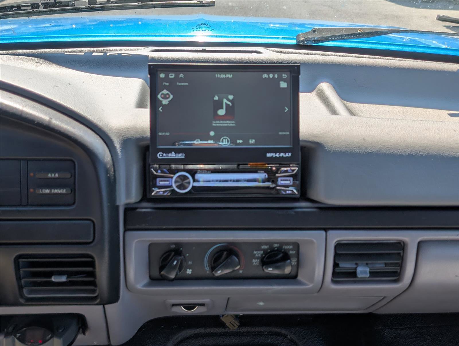 Used 1994 Ford Bronco XLT image 16