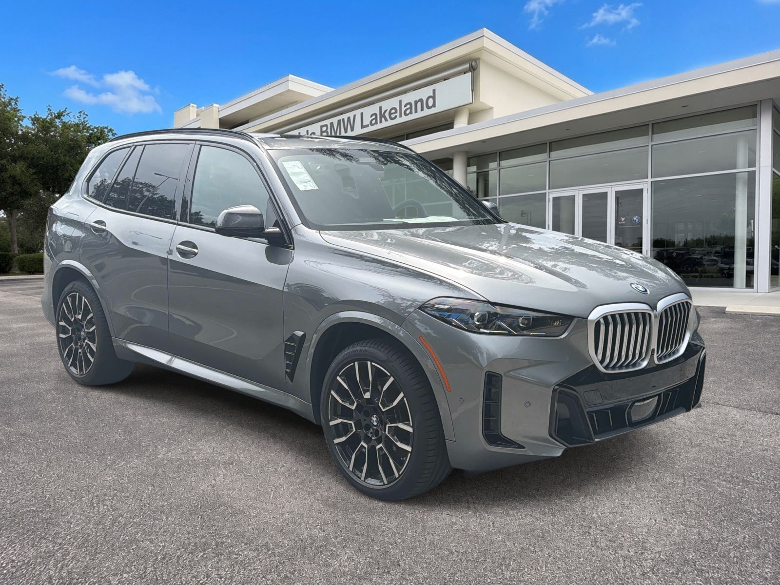 New 2026 BMW X5 xDrive50e w/ M Sport Package AWD/4WD image 1