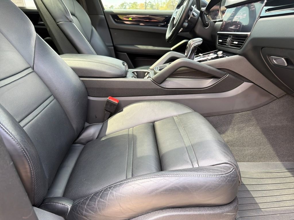 Used 2021 Porsche Cayenne Coupe image 40