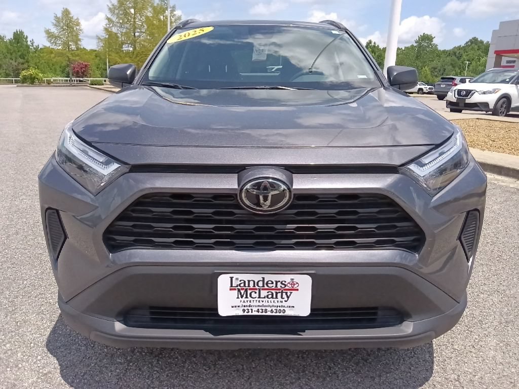 Used 2025 Toyota RAV4 LE AWD/4WD image 8