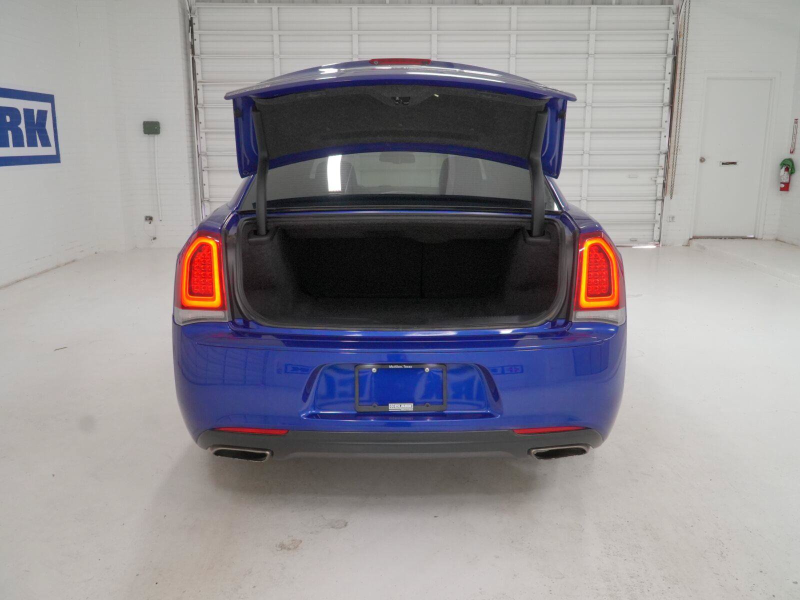Used 2019 Chrysler 300 Touring w/ Sport Appearance Package RWD image 7