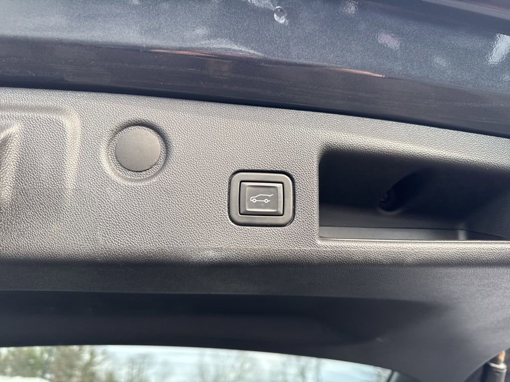 Used 2022 Chevrolet Equinox RS w/ RS Leather Package image 6