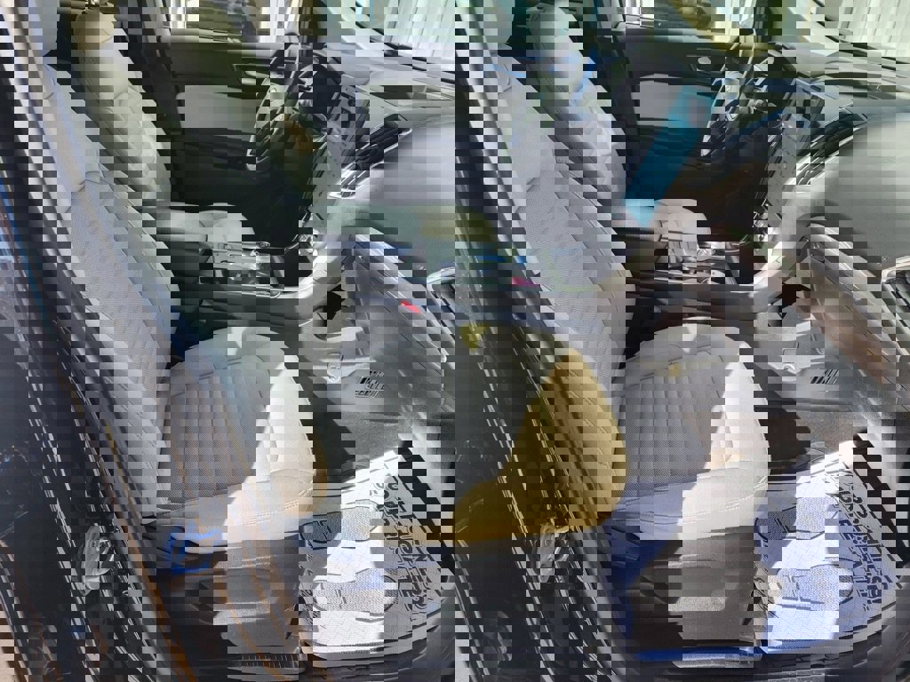 Used 2022 Ford Edge SE w/ Black Appearance Package image 14