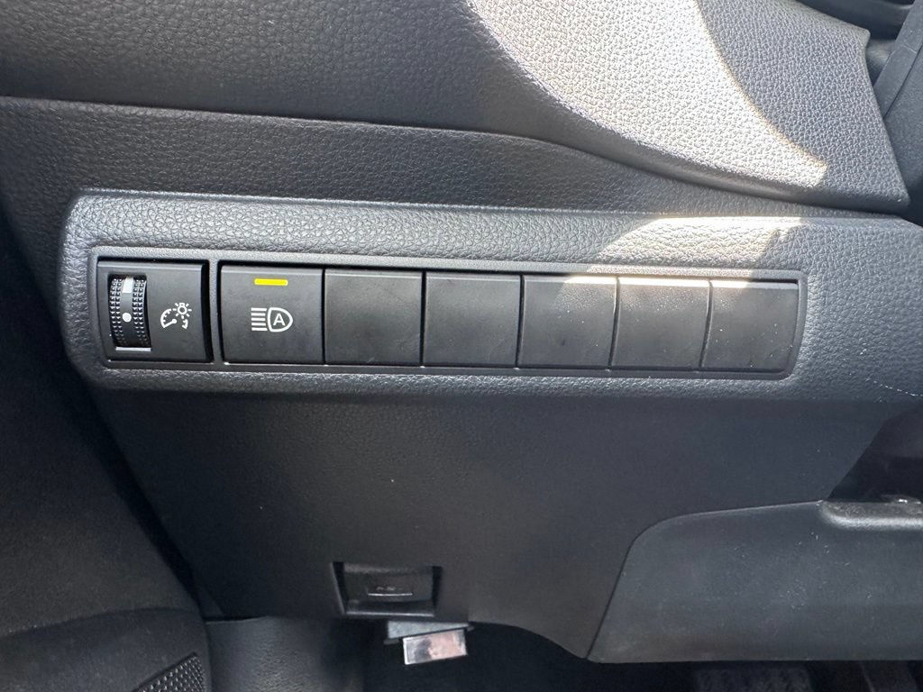 Used 2023 Toyota Corolla LE FWD image 29