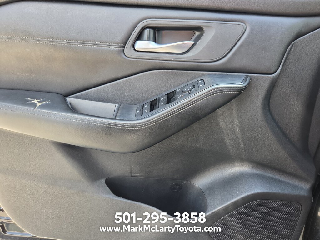 Used 2024 Nissan Rogue SV w/ SV Premium Package FWD image 27