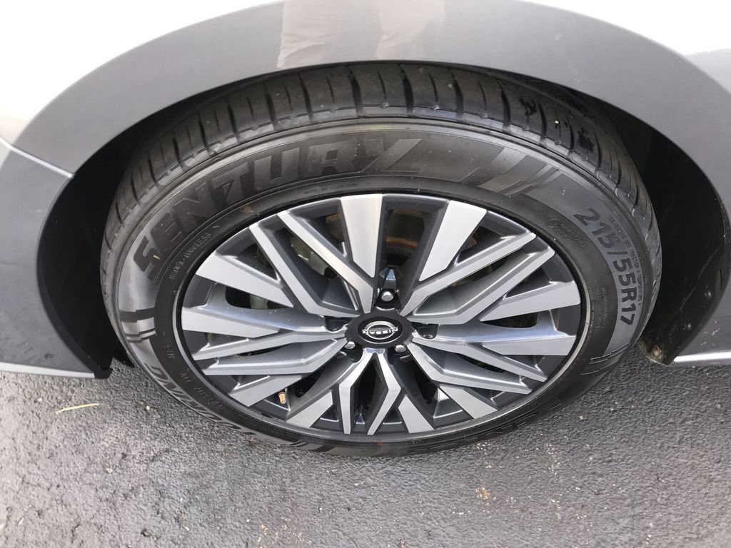 Used 2024 Nissan Altima 2.5 SV FWD image 10