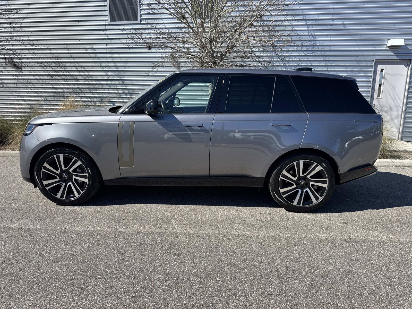 Certified 2023 Land Rover Range Rover SE AWD/4WD image 2