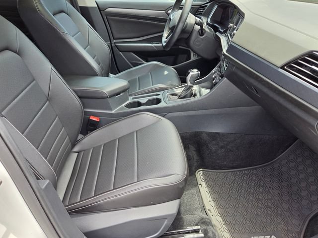 Used 2023 Volkswagen Jetta SE w/ Panoramic Sunroof Package FWD image 18