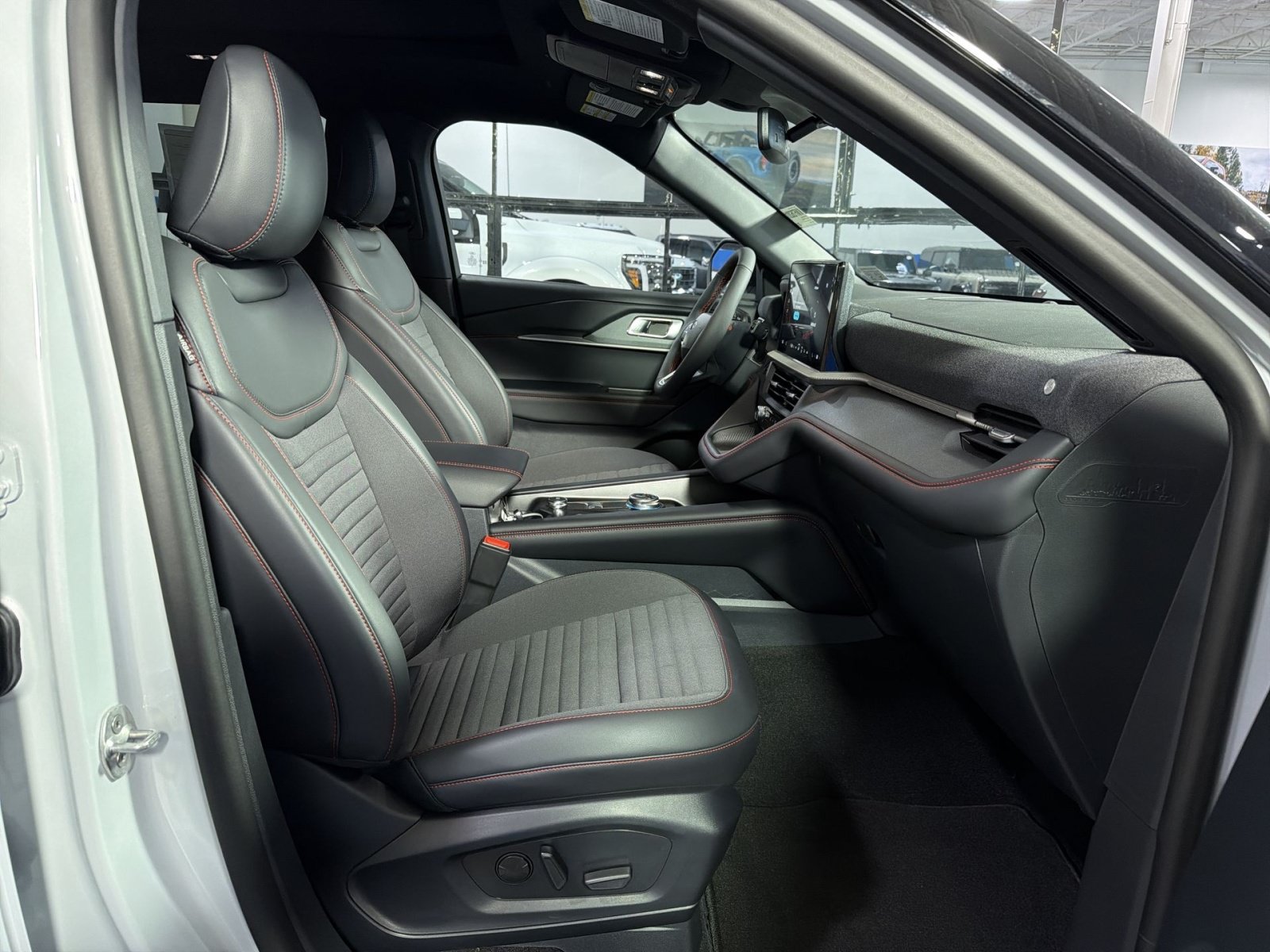 New 2026 Ford Explorer ST-Line w/ ST-Line Street Pack AWD/4WD image 27