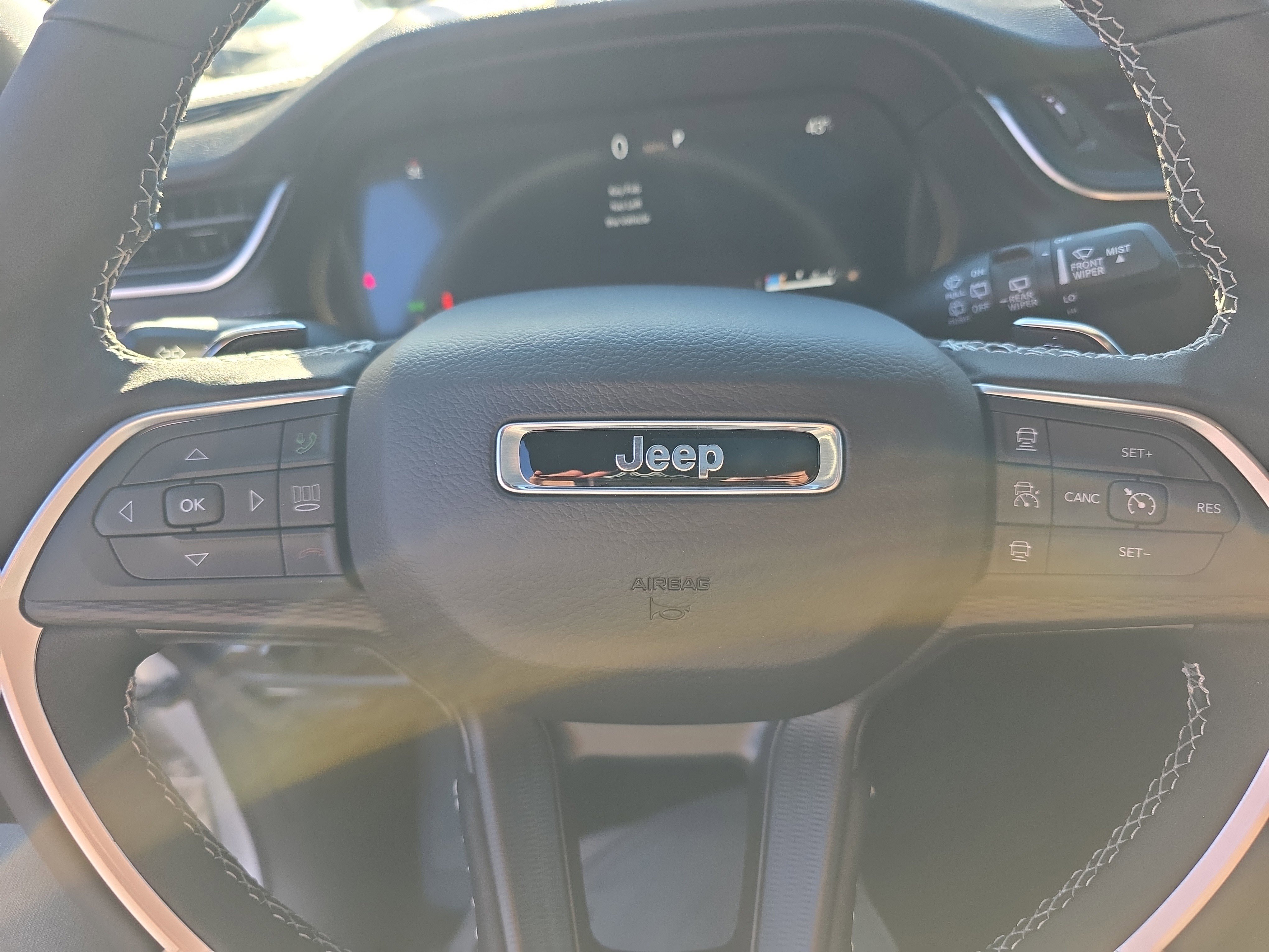New 2025 Jeep Grand Cherokee Altitude image 9