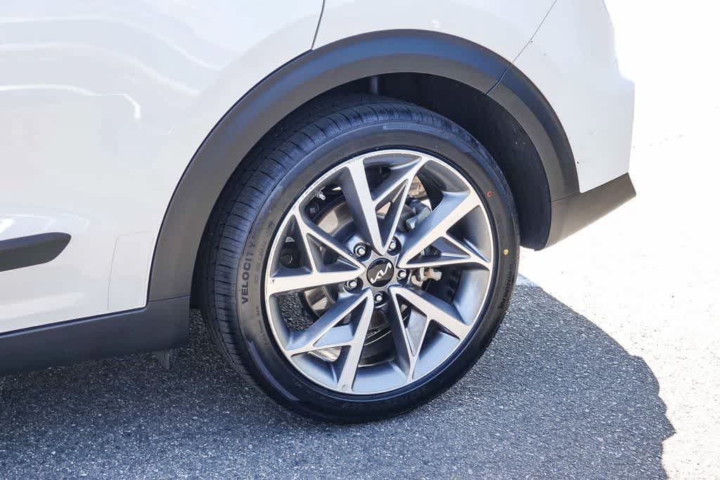 Certified 2022 Kia Niro Touring Special Edition FWD image 10