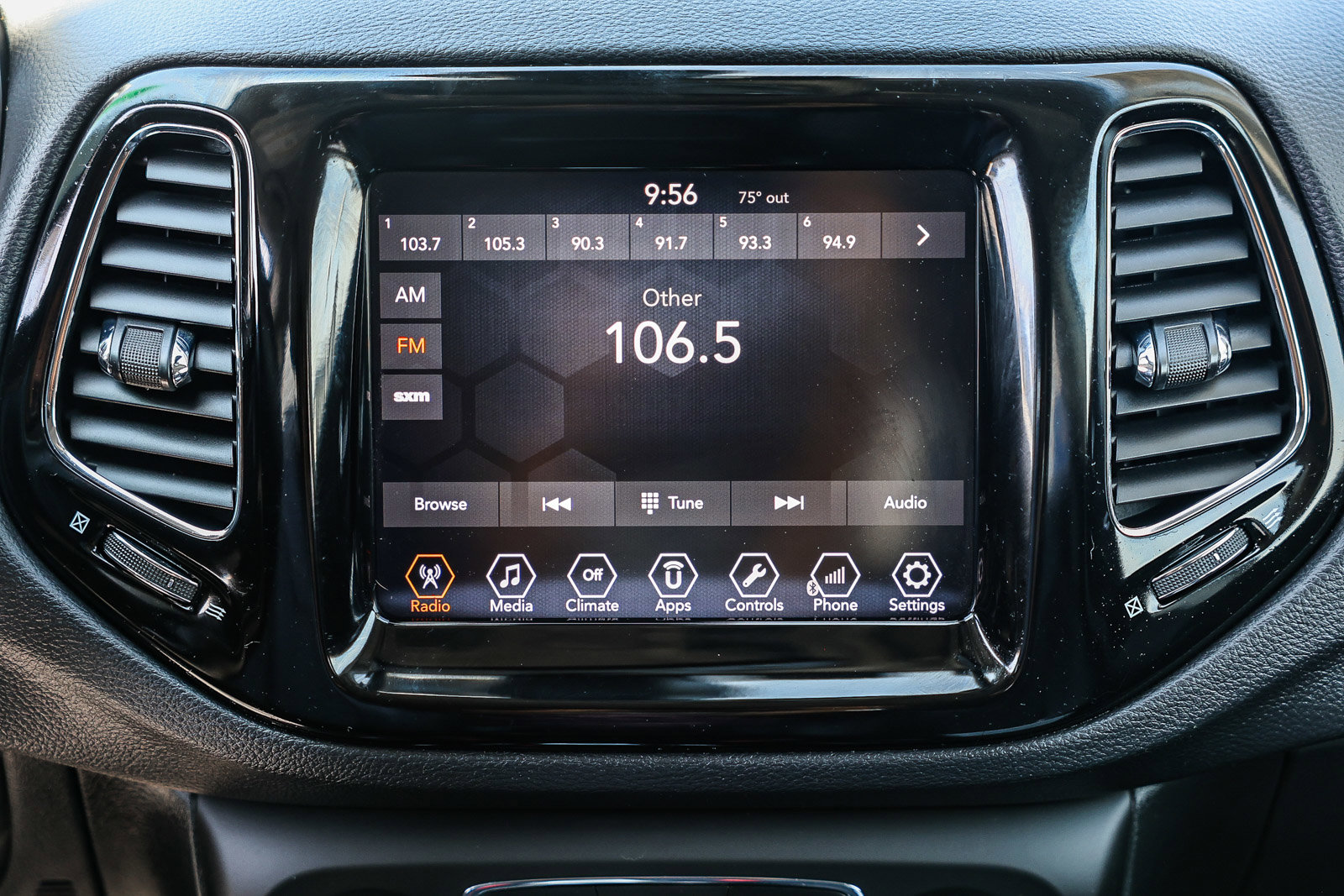 Used 2018 Jeep Compass Limited image 4