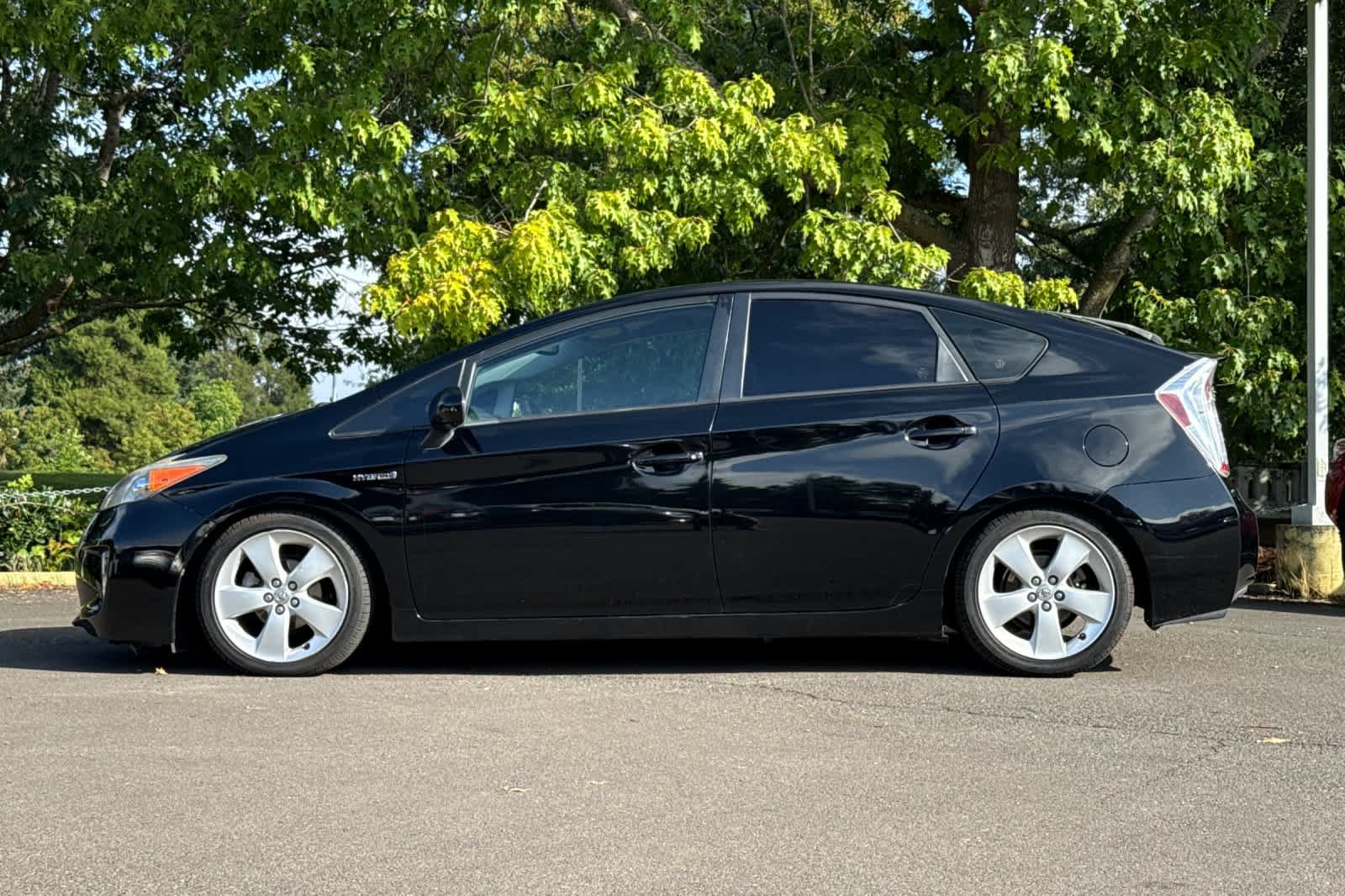Used 2015 Toyota Prius Five FWD image 5