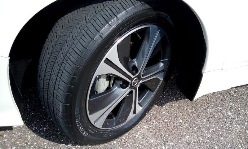 Used 2020 Nissan Leaf SV w/ SV Technology Package FWD image 21