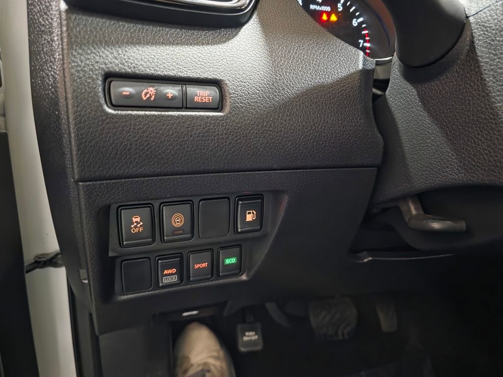 Used 2019 Nissan Rogue S image 29