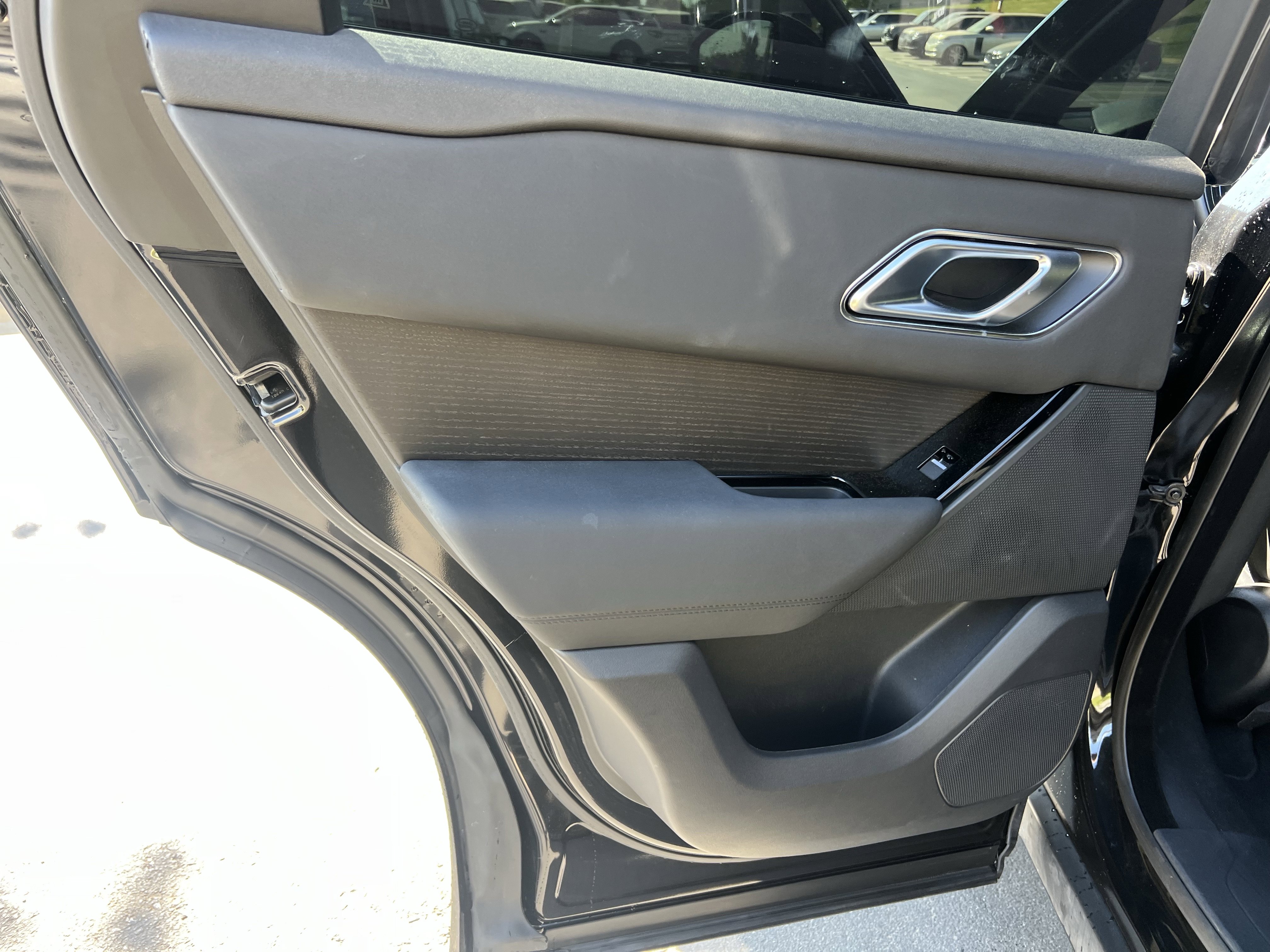 Used 2025 Land Rover Range Rover Velar Dynamic SE AWD/4WD image 25