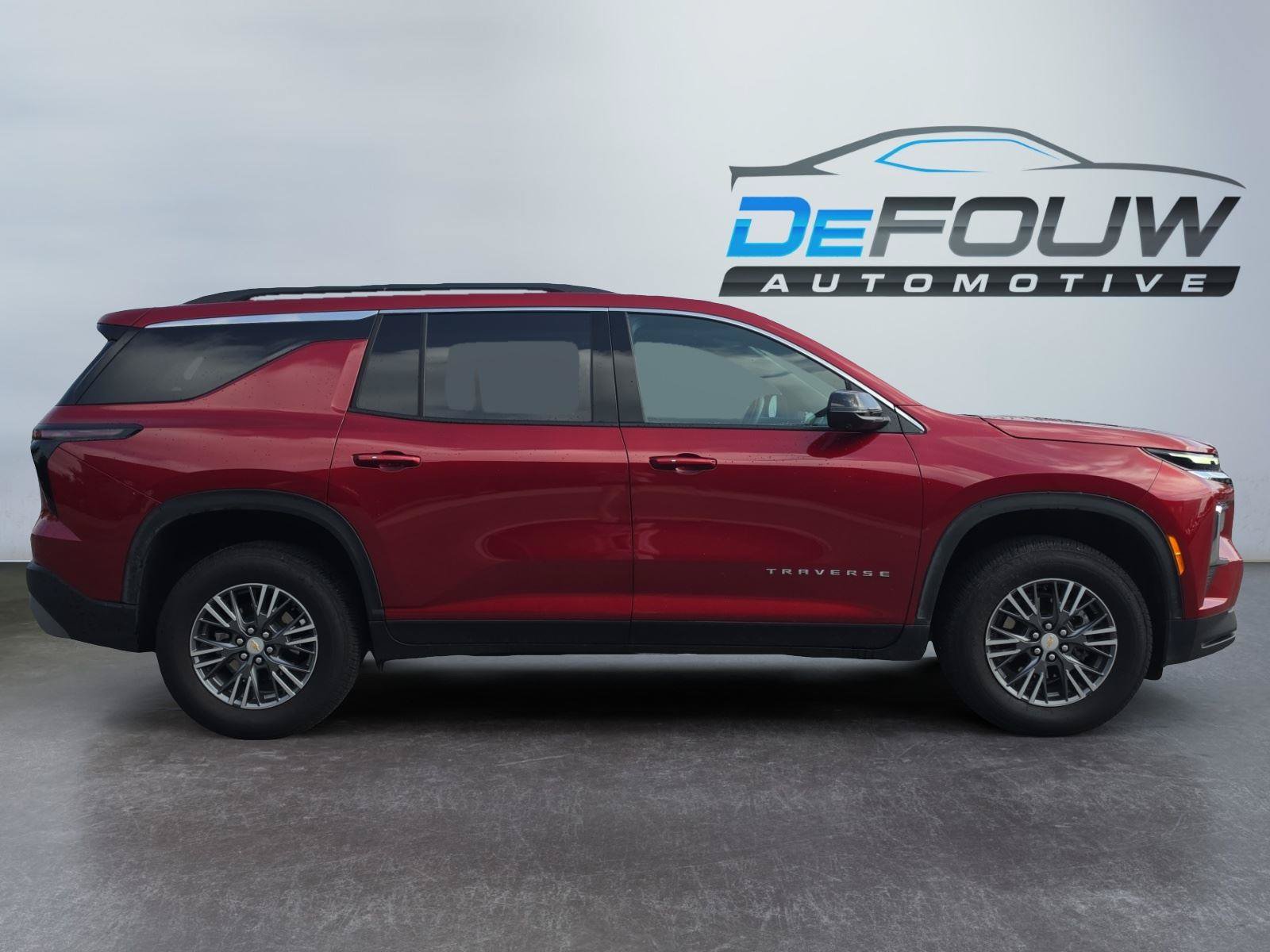 Used 2026 Chevrolet Traverse LT w/ Driver Confidence Package AWD/4WD image 2